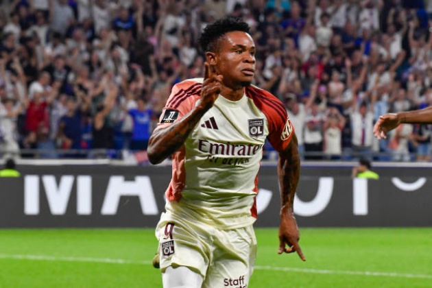 “Người hùng của Lyon” tiết lộ được Lacazette hướng dẫn