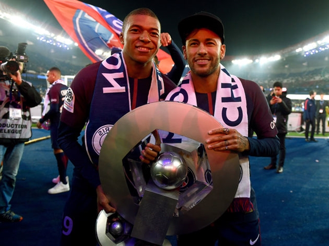 Ở tuổi 21, Mbappe đang xưng bá làng túc cầu như thế nào?