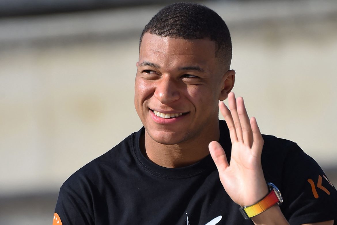 Paul Scholes khuyên Mbappe rời PSG để giành Quả bóng vàng