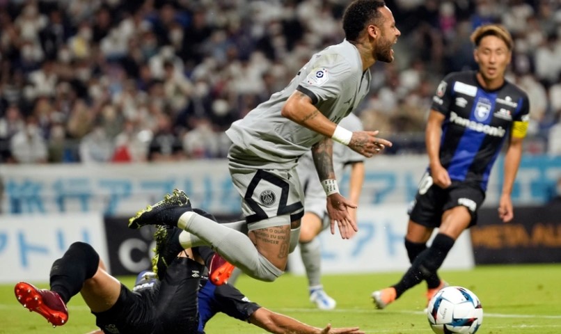 Phản ứng của Neymar khi bị tố ăn vạ lộ liễu