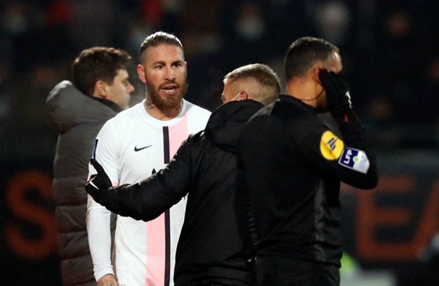 PSG bị cầm hòa trong ngày Ramos nhận thẻ đỏ