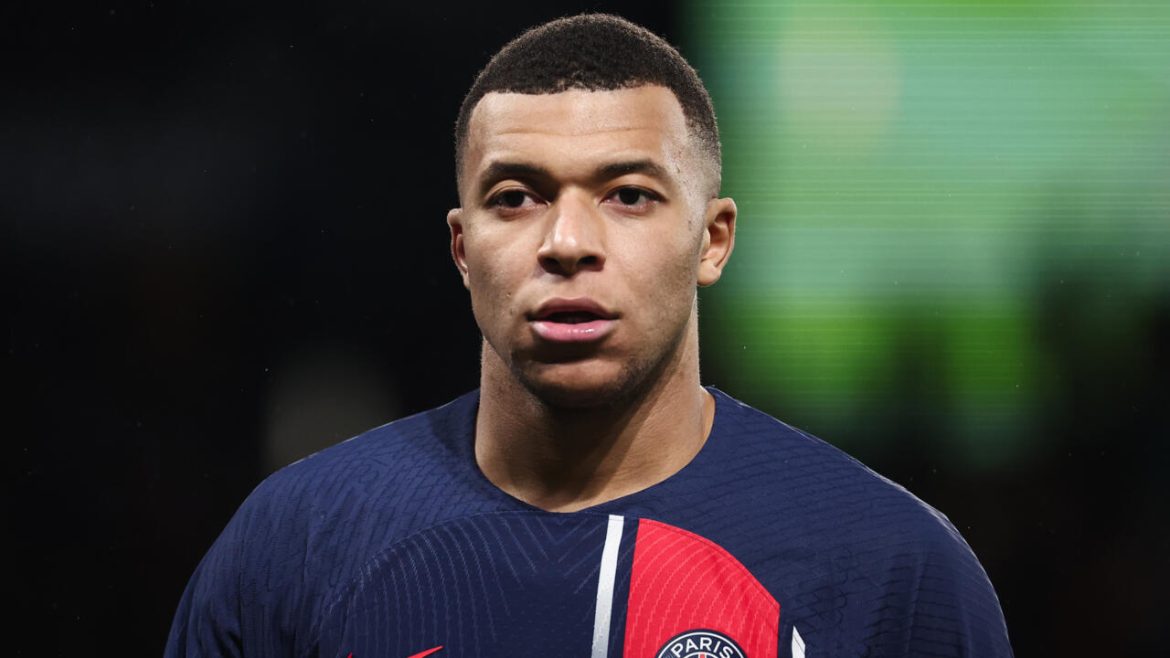 PSG chơi tốt hơn khi không có mình, Mbappe nói gì?