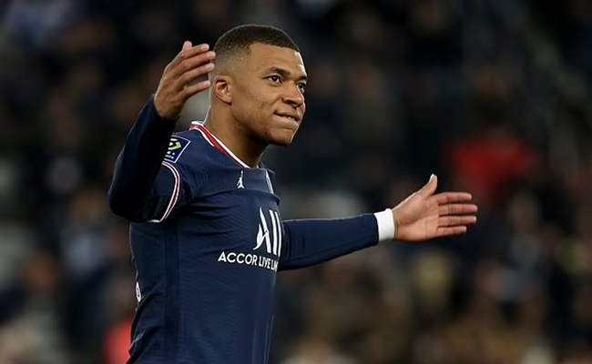 PSG chốt lương cao ngất ngưỡng để Mbappe “quay lưng’ với Real