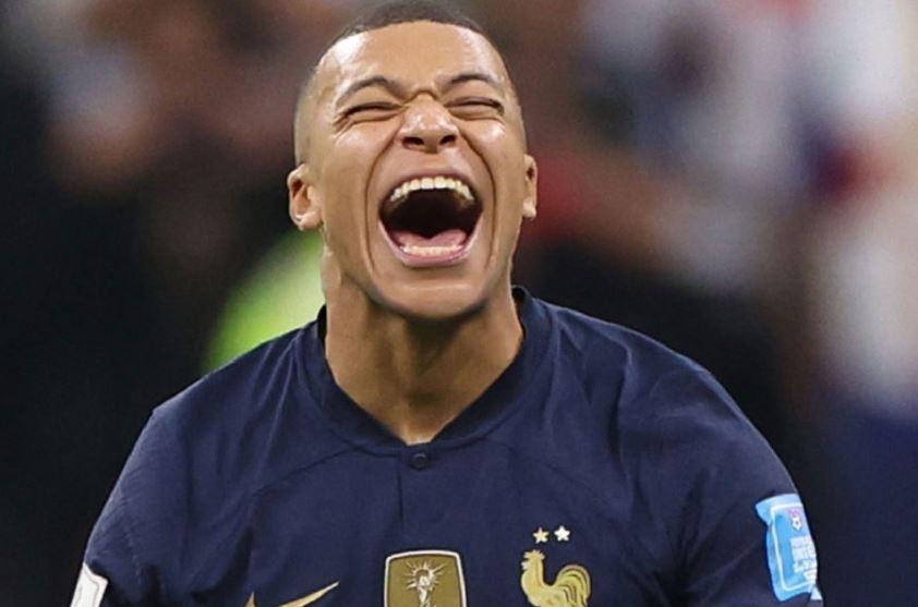 PSG đổ lỗi cho Benzema khi sắp mất trắng Mbappe