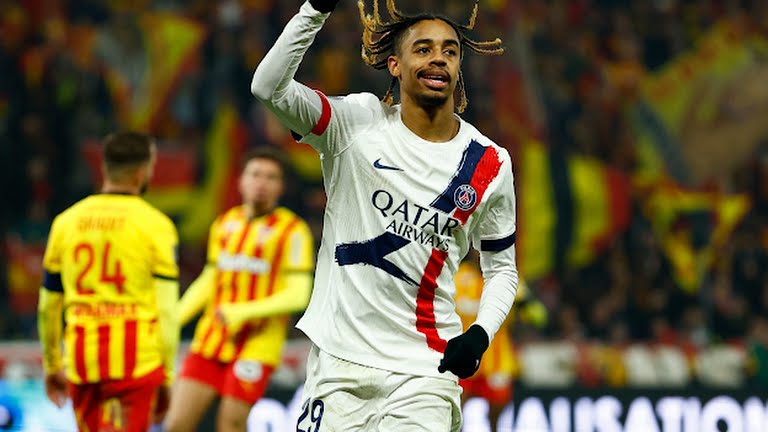 PSG ngược dòng kịch tính, xây chắc ngôi đầu Ligue 1