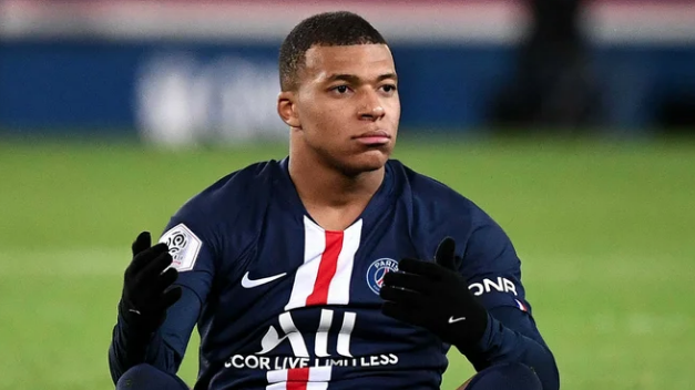 PSG níu kéo Mbappe