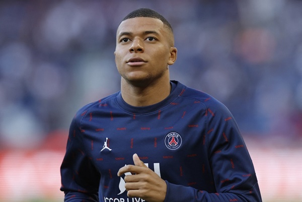 PSG nổi giận khi Mbappe đòi tiền trung thành