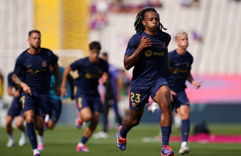 PSG sẵn sàng chi 100 triệu euro cho Jules Kounde của Barcelona