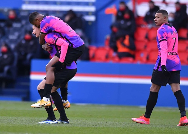 PSG thắng nhàn dù không Neymar, Pochettino tuyên chiến với Barca