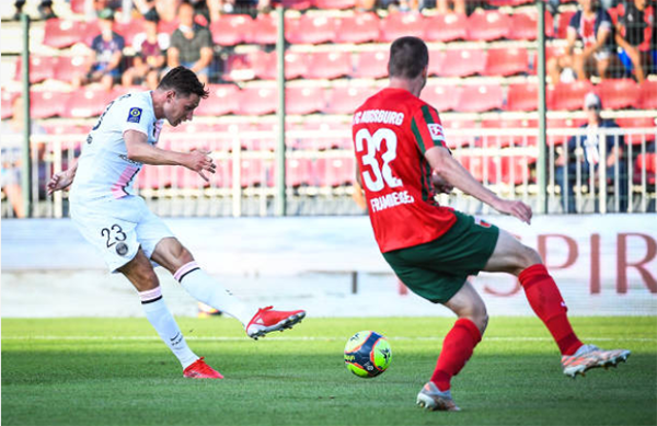 PSG thắng nhẹ Augsburg