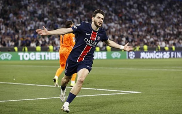 PSG tiến gần danh hiệu nhờ pha lập công của Kvaratskhelia