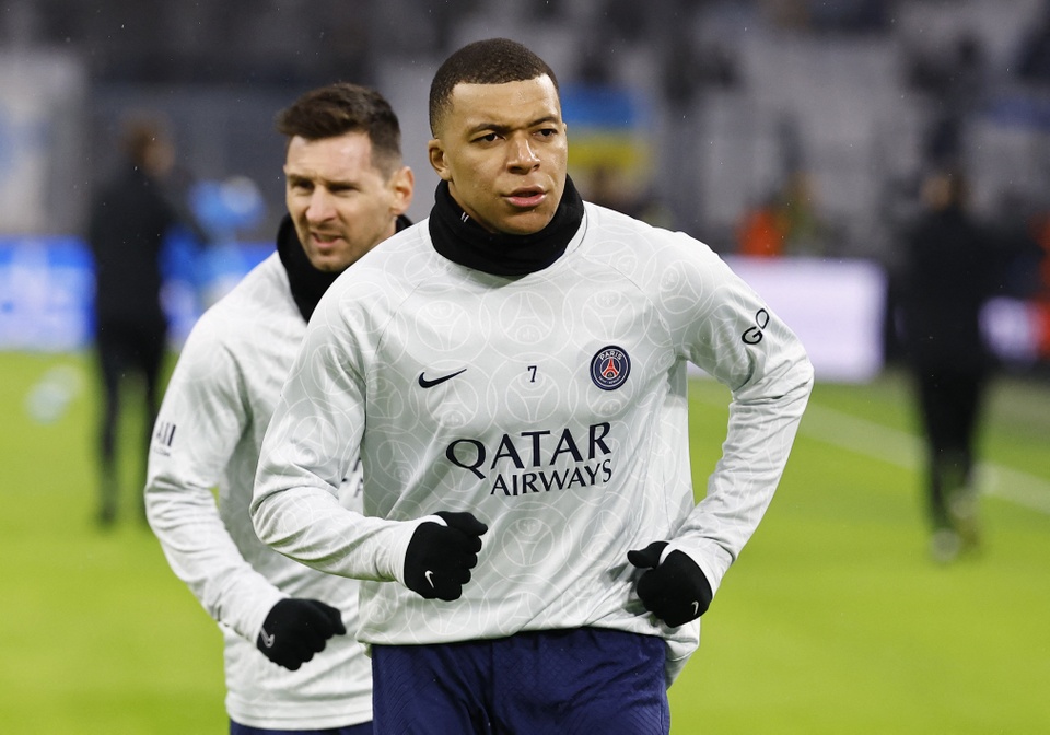 PSG ưu tiên gia hạn với Mbappe hơn Messi