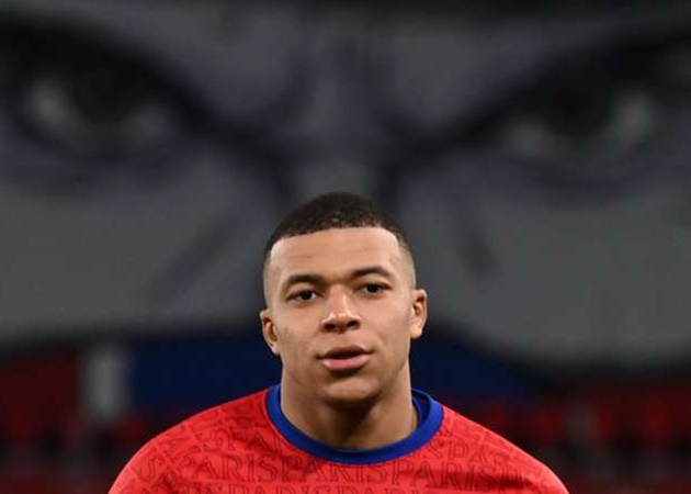 Quá choáng ngợp, đối thủ chỉ ra điểm “bất thường” của Mbappe