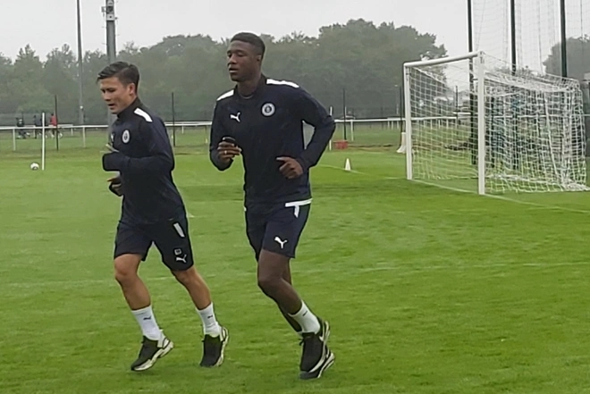 Quang Hải tập buổi đầu tiên ở Pau FC