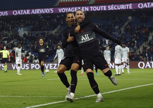 Ramos ghi bàn đầu tiên cho PSG