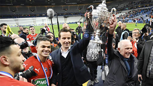 Rennes sa thải HLV Genesio, tái hợp với Julien Stephan