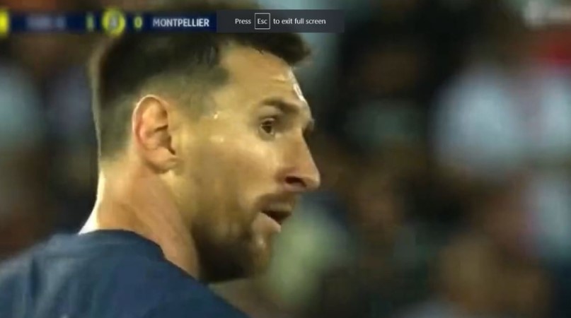 Rooney: ‘Chưa thấy cầu thủ 23 tuổi nào dám huých vai Messi’