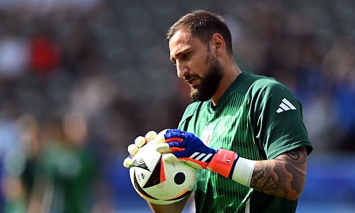 Safonov chiếm niềm tin, đe dọa vị trí của Donnarumma tại PSG