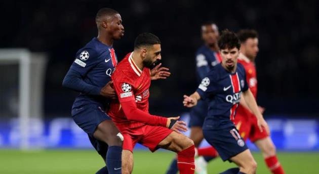 Salah ‘tàng hình’ trước PSG: 0 cú sút, mất bóng 14 lần