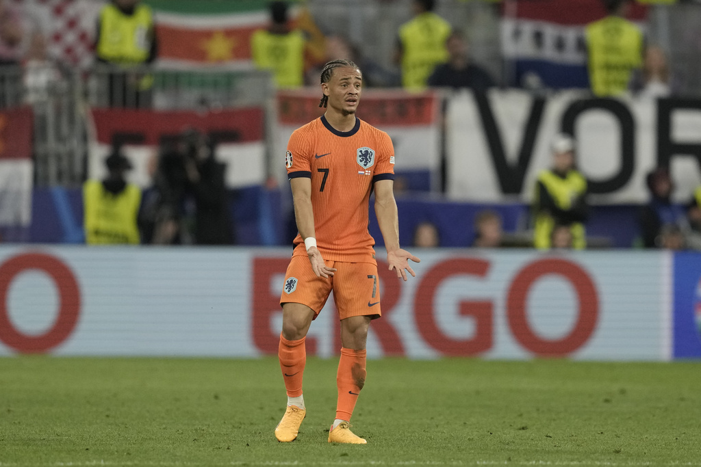 Sau De Ligt và Zirkzee, Ten Hag bóng gió về mục tiêu thứ 3