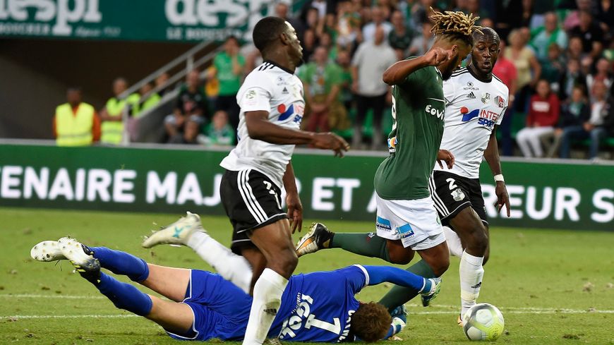 Sau vòng 3 Ligue 1: ‘Ngựa ô’ lộ diện, nước Pháp thành show diễn của Neymar