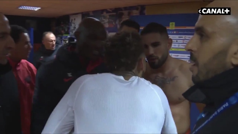 SỐC! Neymar bị cáo buộc chửi bậy, đối thủ lên tiếng dạy dỗ