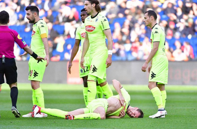 Sốc với vết thương như dao cắt do sao PSG gây ra