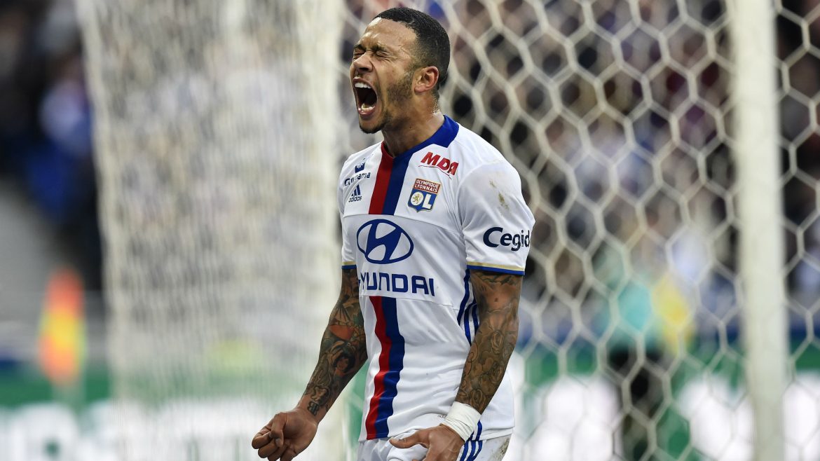 Tái hiện siêu phẩm tựa Beckham, Memphis Depay nói gì?