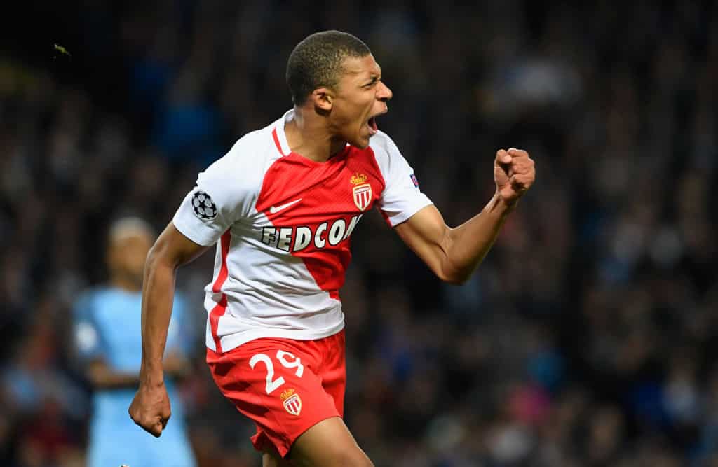 Tấm ảnh 14 năm trước tiết lộ Mbappe là CĐV Arsenal