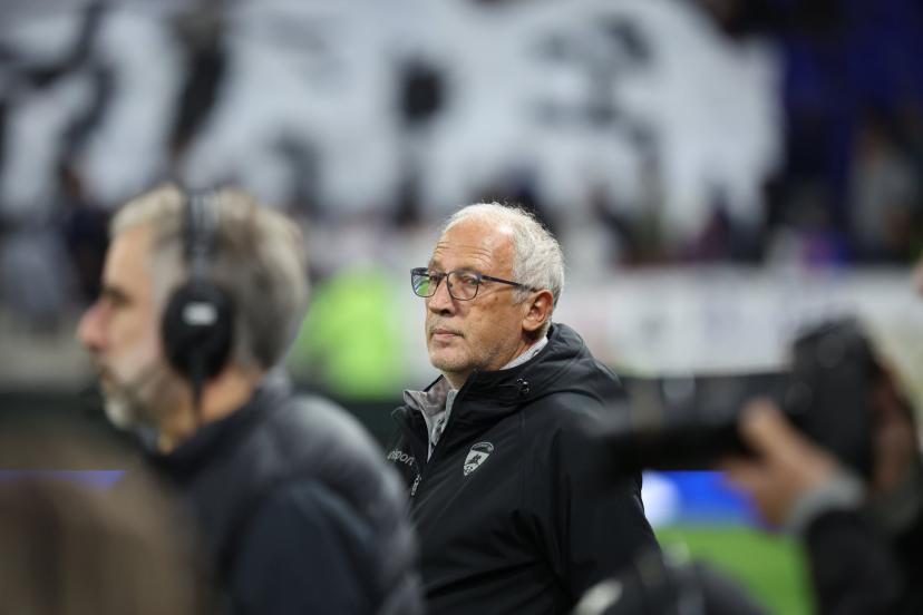 Thêm 1 HLV sắp mất việc ở Ligue 1