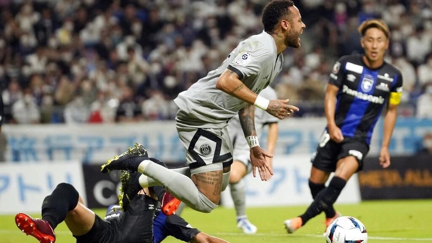 Thứ bóng đá xấu xí của Neymar