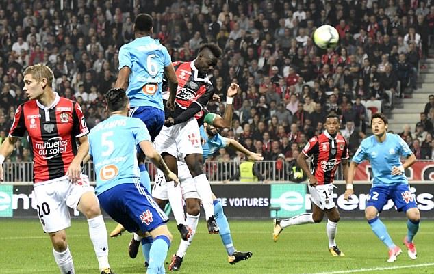 Thua trận, Balotelli vẫn có hiệu suất ấn tượng