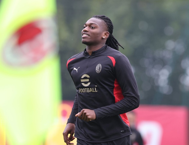 Thương vụ 120 triệu euro: PSG quyết giành Leao trước Barca và Man Utd