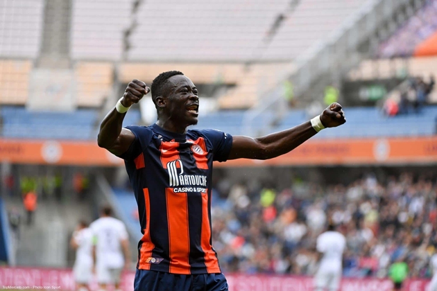 Tiền đạo Montpellier “thả thính” AC Milan