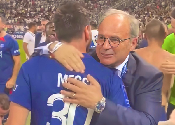 “Tôi đã hỏi Messi liệu có muốn ở lại không”