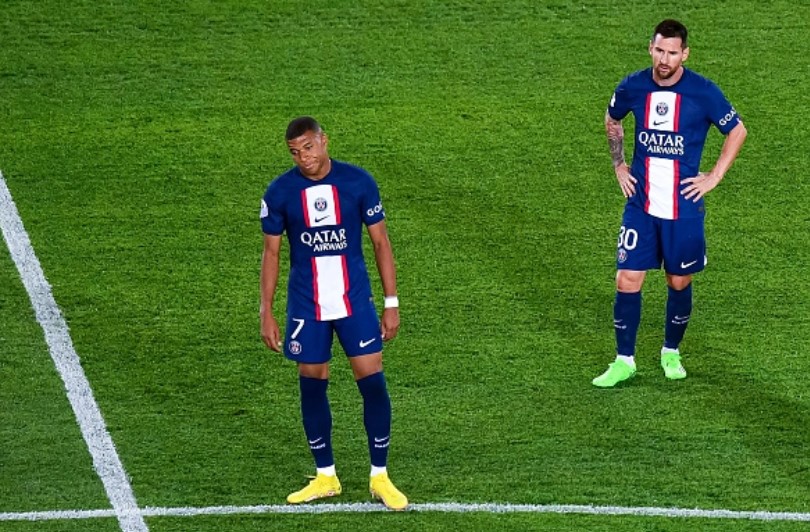 UEFA trừng phạt PSG