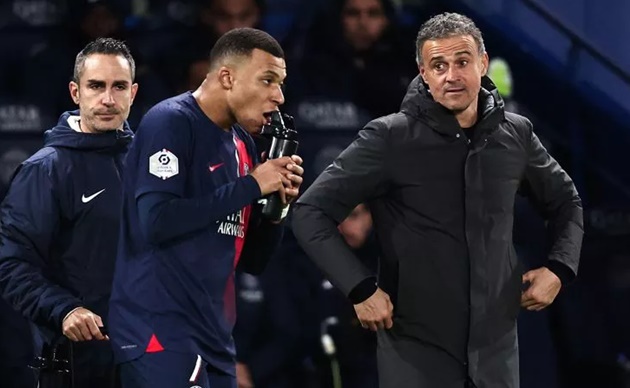 Vì sao Mbappe bị loại khỏi đội hình PSG?