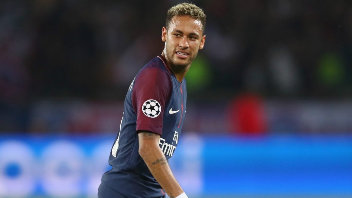 Vừa chốt tương lai ở PSG, Neymar tranh thủ ‘thả thính’ Ronaldo