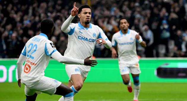 Sao trẻ Arsenal chào sân Velodrome bằng tuyệt phẩm hạ gục Lens